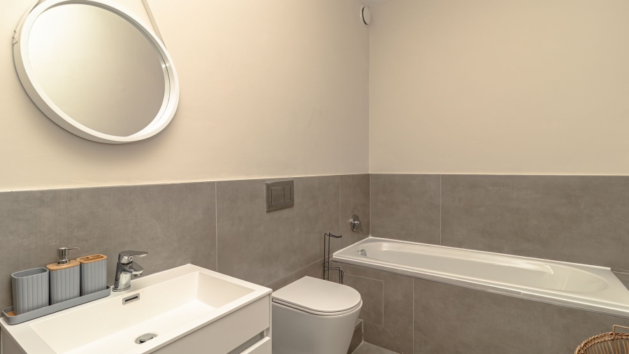 To Let 4 Bedroom Property for Rent in Sandown Western Cape